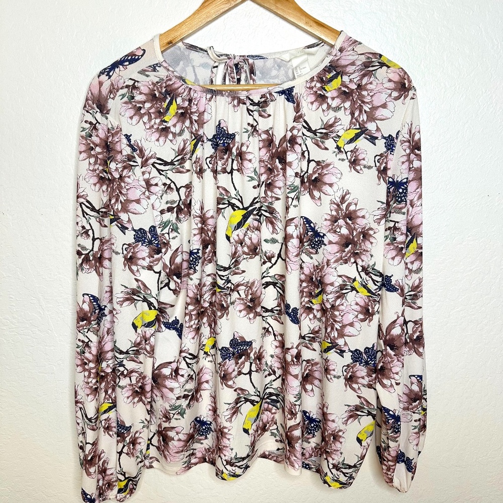 H&M Bird Butterflies Floral Print BLOUSE Size Large - Stretch Knit Top NWT